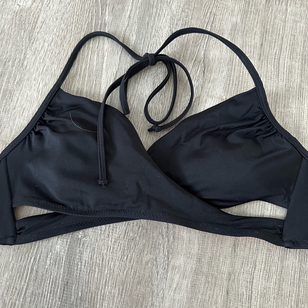 Wrap bikini top from Pink. Size medium. Can be worn on the pink size